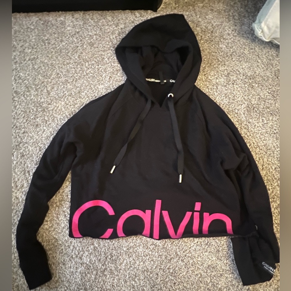 Calvin Klein Cropped Sweatshirt.